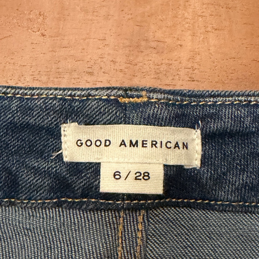 Good American Blue Straight Leg Jeans - Picture 4 of 9